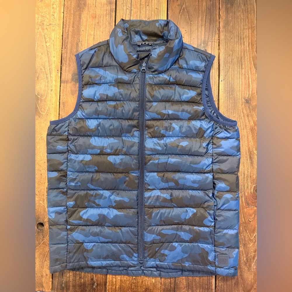 Boy’s  Blue Camo Puffer Vest size Large